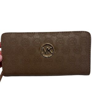 NEW MICHAEL KORS jet set zipper wallet new without tags